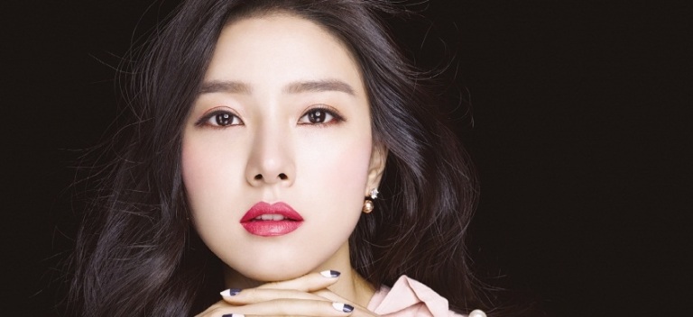Kim So Eun for Grazia – the talking cupboard